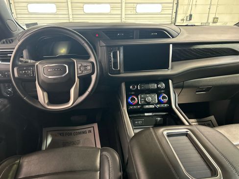 Used 2024 GMC Yukon XL Denali AWD/4WD image 4
