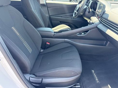 Used 2023 Hyundai Elantra SEL w/ Preferred Accessory Package FWD image 14