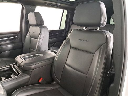 Used 2024 GMC Yukon XL Denali image 21