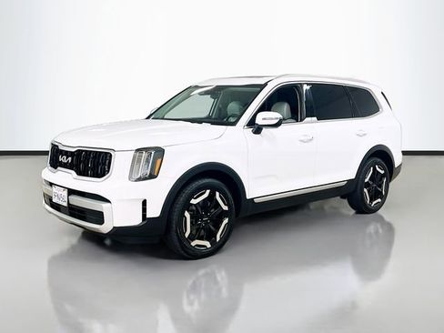 Certified 2023 Kia Telluride EX w/ EX Captain's Chair Package image 3