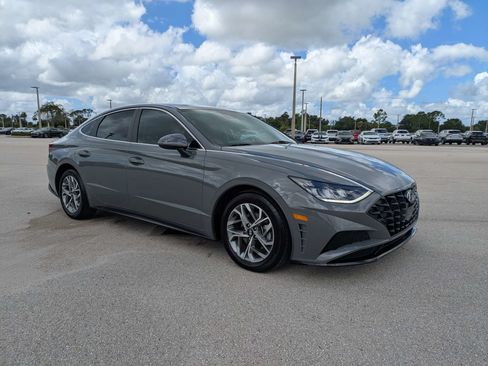 Used 2023 Hyundai Sonata SEL w/ Preferred Accessory Package FWD image 2