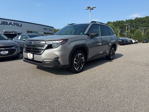 Used 2025 Subaru Forester Premium AWD/4WD image 1