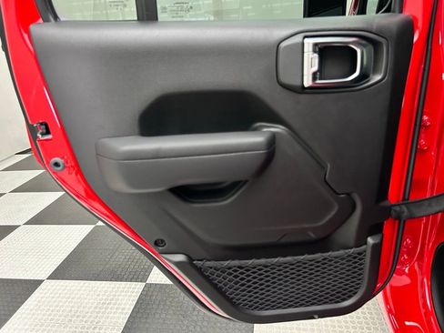 New 2025 Jeep Gladiator Sport image 15