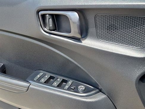 Used 2024 Hyundai Venue Limited FWD image 16