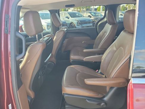 Used 2018 Chrysler Pacifica Limited w/ Advanced Safetytec Group image 14