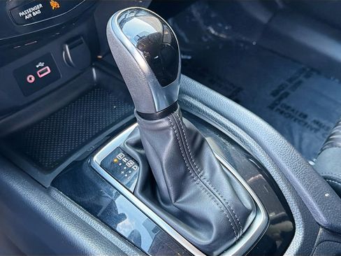 Used 2018 Nissan Rogue S image 24