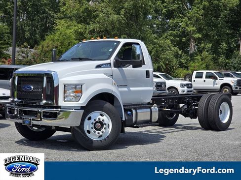 New 2027 Ford F650 2WD Regular Cab Super Duty image 1