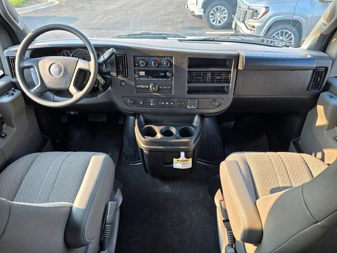 New 2026 GMC Savana 3500 LT w/ LT Preferred Equipment Group RWD image 28