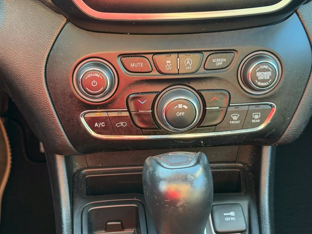 Used 2021 Jeep Cherokee Latitude Lux w/ Sun & Sound Group FWD image 27