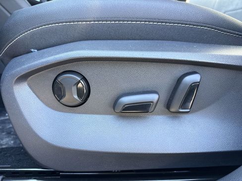 New 2026 Volkswagen Taos SE image 14