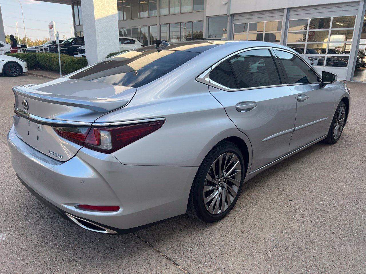 Used 2025 Lexus ES 350 Ultra Luxury w/ Accessory Package (Z2) FWD image 4