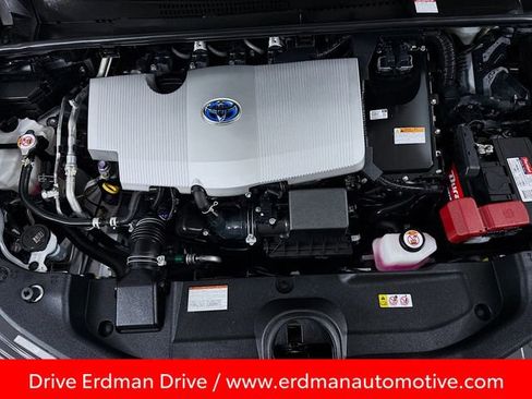 Used 2022 Toyota Prius XLE image 30
