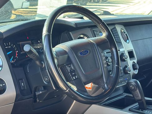Used 2016 Ford Expedition XLT image 10