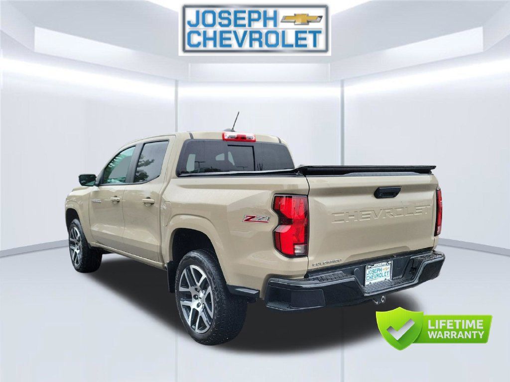 Used 2023 Chevrolet Colorado Z71 w/ Z71 Convenience Package 2 AWD/4WD image 4