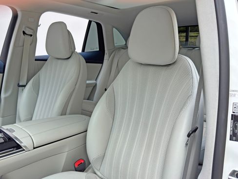 Used 2023 Mercedes-Benz EQE 500 4MATIC SUV w/ Exclusive Trim Package image 36