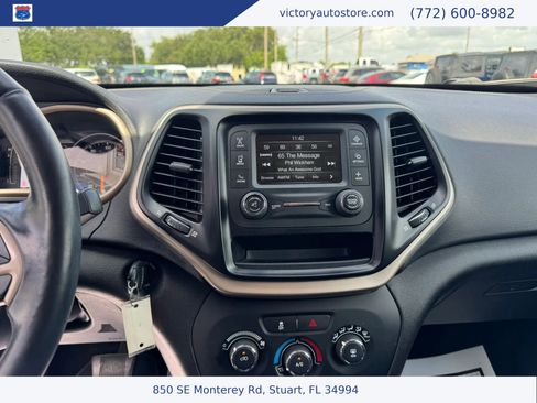 Used 2018 Jeep Cherokee Latitude w/ Altitude Package AWD/4WD image 26
