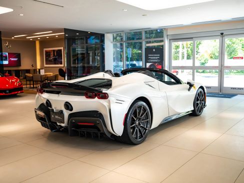 Used 2025 Ferrari SF90 Spider image 34