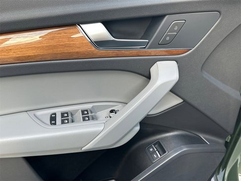 Used 2024 Audi Q5 e Premium image 17