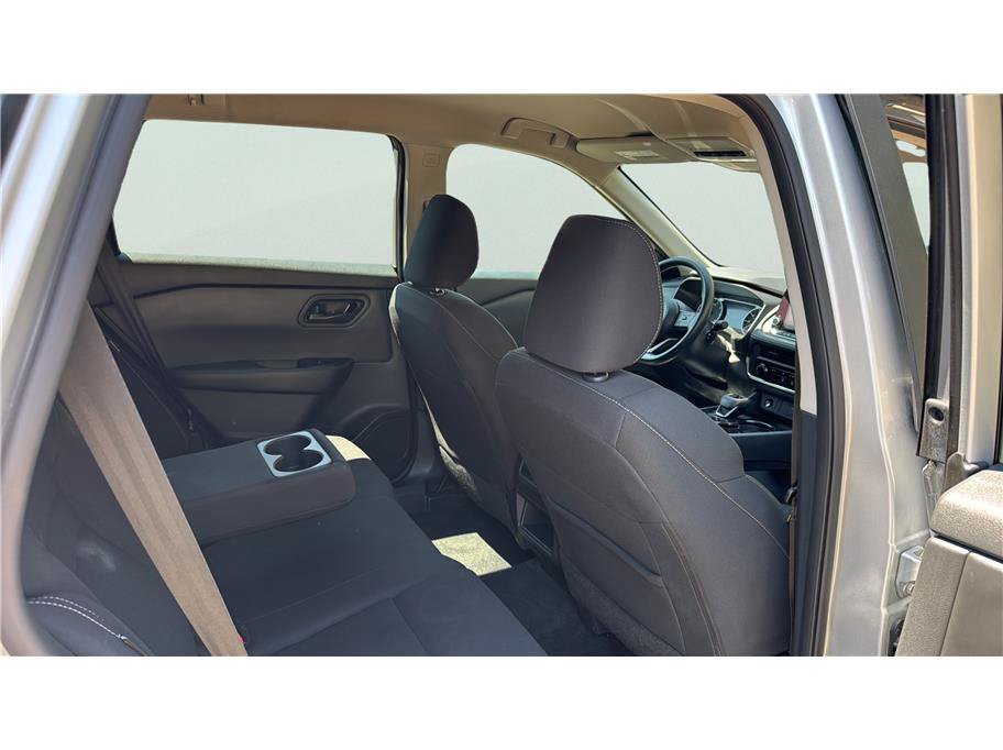 Used 2024 Nissan Rogue S AWD/4WD image 16