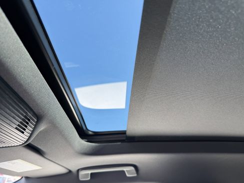 New 2026 Volkswagen Tiguan SE R-Line image 19