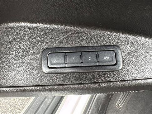 Used 2019 GMC Yukon SLT AWD/4WD image 32