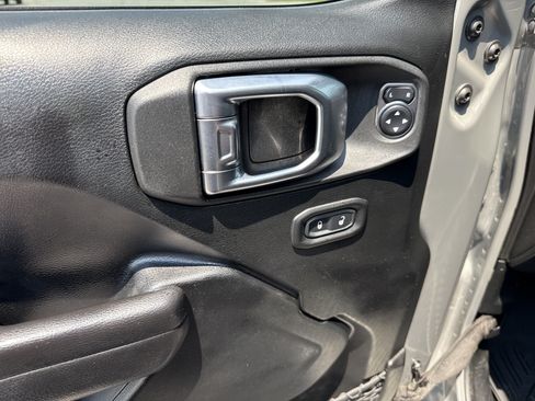 Used 2021 Jeep Gladiator Sport AWD/4WD image 15