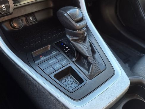 Used 2021 Toyota RAV4 XLE image 23