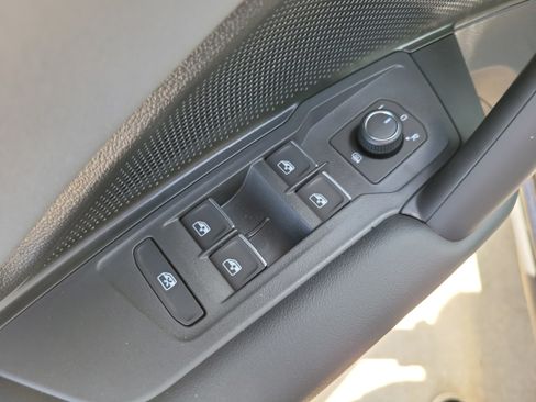 New 2026 Volkswagen Tiguan SE R-Line FWD image 17