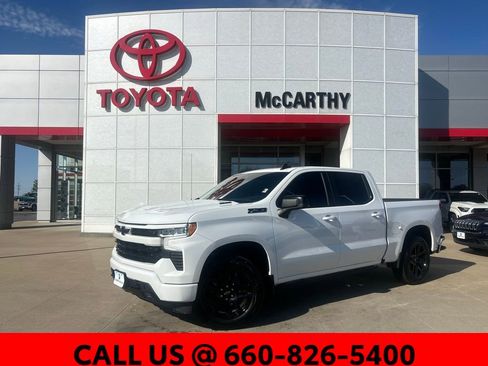 Used 2024 Chevrolet Silverado 1500 RST image 2