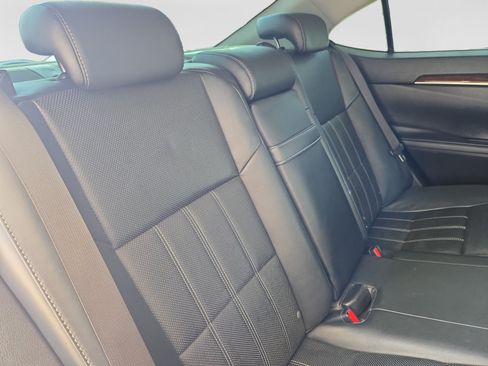 Used 2016 Lexus ES 350 w/ Luxury Package w/Wood Trim FWD image 17