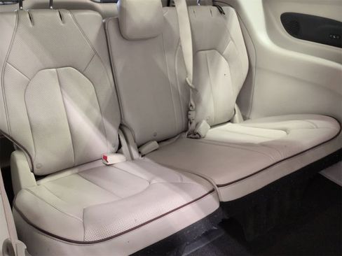 Certified 2020 Chrysler Pacifica Limited image 39