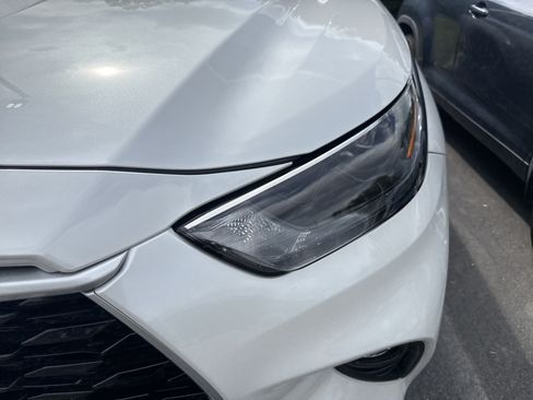 Used 2024 Toyota Highlander XLE FWD image 10