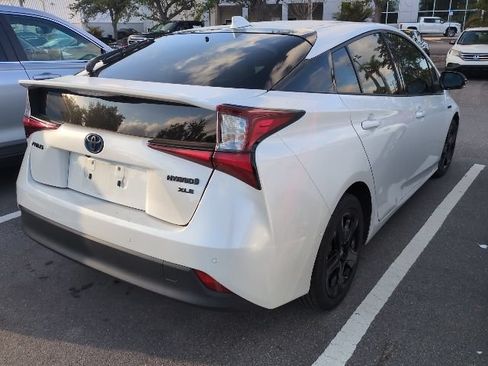 Used 2021 Toyota Prius FWD image 2