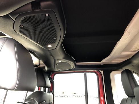 Used 2024 Jeep Wrangler Unlimited Rubicon image 24