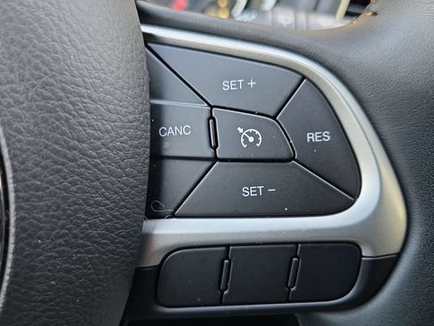 Used 2018 Jeep Compass Latitude w/ Popular Equipment Group AWD/4WD image 17