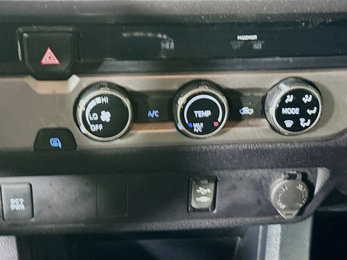 Used 2016 Toyota Tacoma SR5 w/ Towing Package RWD image 22