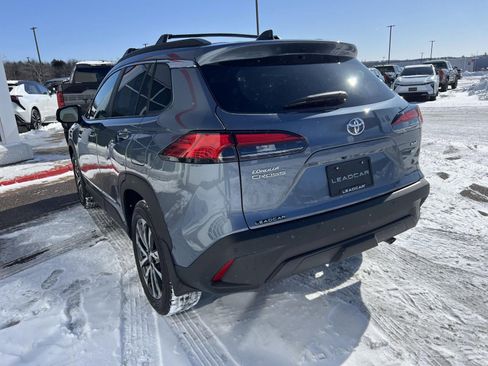 Used 2025 Toyota Corolla Cross XLE w/ Convenience Package image 8