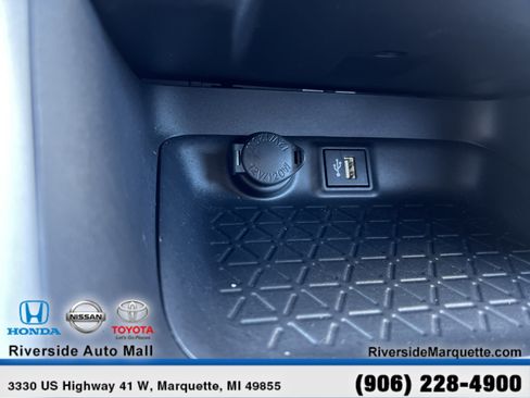 Used 2025 Toyota RAV4 XLE AWD/4WD image 18