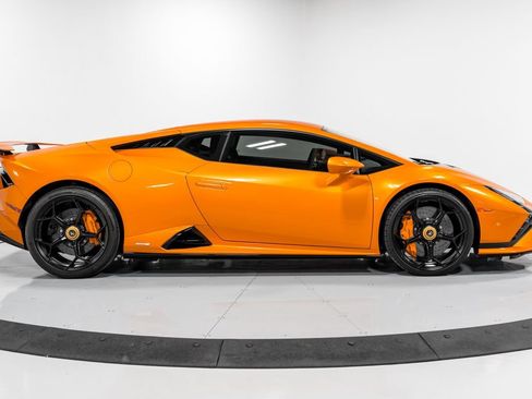 Used 2023 Lamborghini Huracan Tecnica RWD image 2