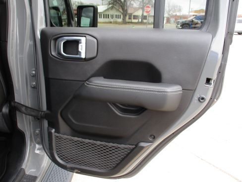 Used 2021 Jeep Gladiator Overland w/ Popular Equipment Package image 22