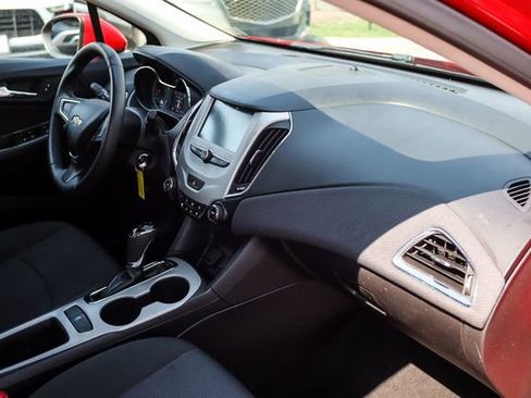 Used 2018 Chevrolet Cruze LS FWD image 43