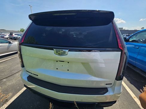 Used 2023 Cadillac Escalade Sport w/ LPO, ONYX Package AWD/4WD image 8