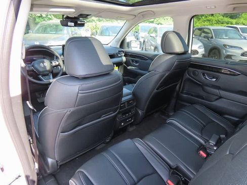 New 2025 Honda Pilot Elite image 15