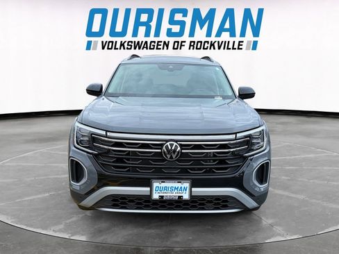 Used 2025 Volkswagen Atlas Peak Edition SE image 8