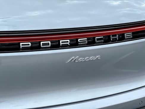 Certified 2026 Porsche Macan AWD/4WD image 27