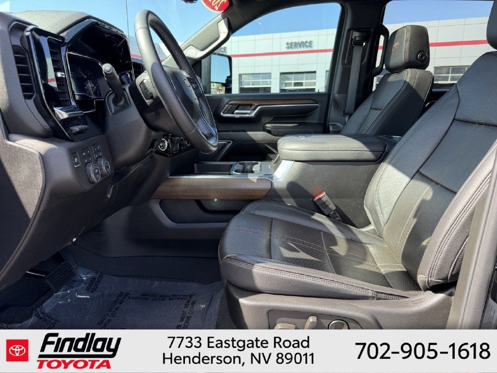Used 2024 Chevrolet Silverado 3500 High Country w/ Technology Package AWD/4WD image 6