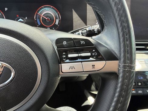 Used 2023 Hyundai Elantra Limited FWD image 25