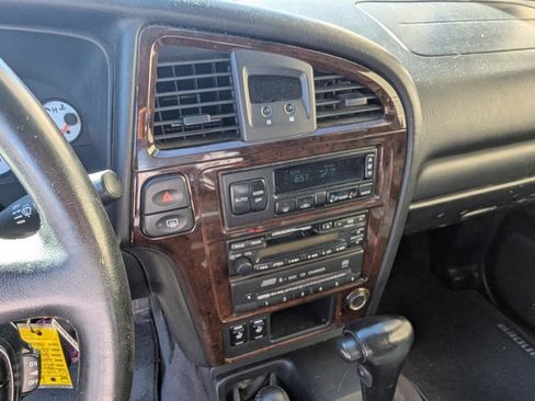 Used 2001 Nissan Pathfinder LE AWD/4WD image 19
