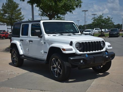 Used 2024 Jeep Wrangler Unlimited AWD/4WD image 3