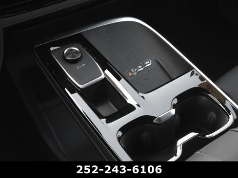 Used 2025 Buick Enclave Preferred image 13